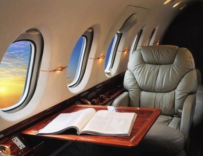 Navigating the Skies: The Differences Between Business Class and Private Jet Travel